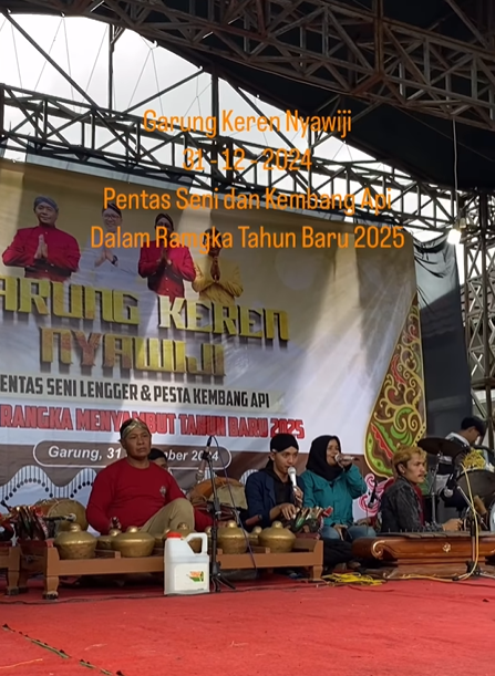 pentas-seni-dan-pesta-kembang-api-garung-keren-nyawiji