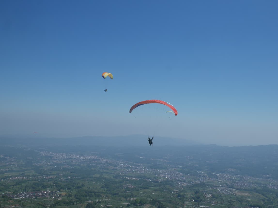 festival-paralayang-di-bukit-kekep-desa-lengkong-kecamatan-garung-meriahkan-hari-jadi-kabupaten-wonosobo