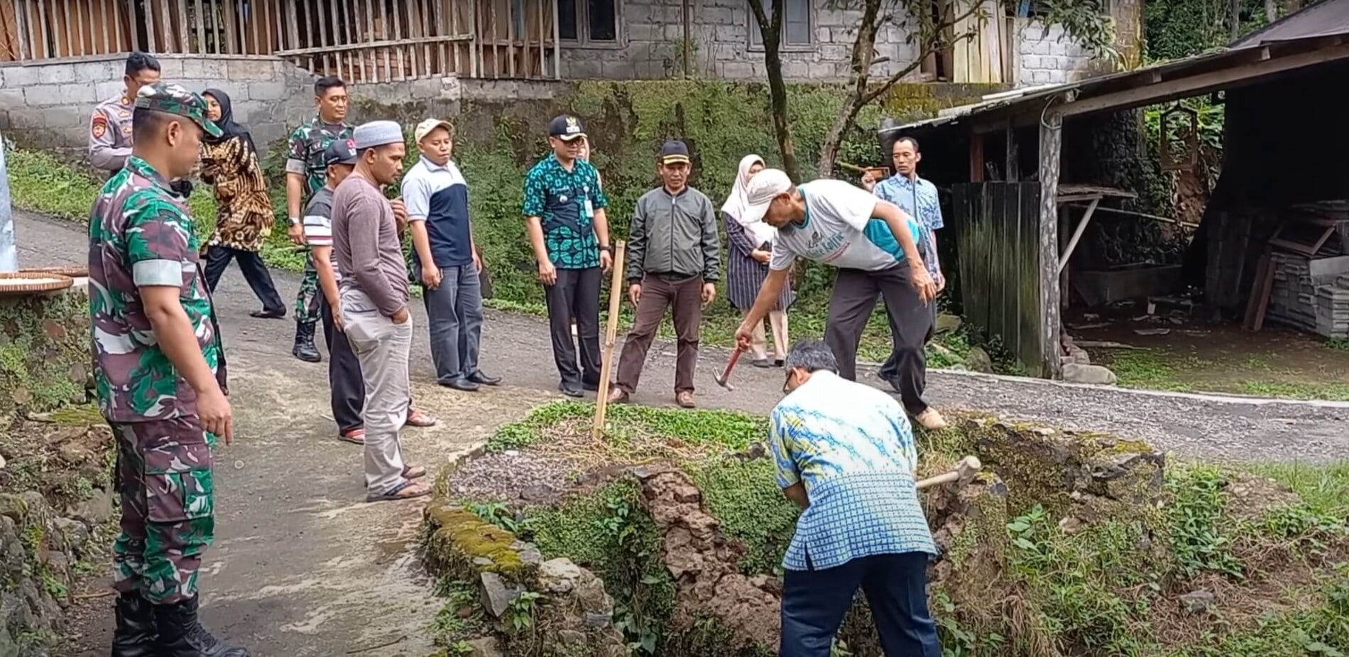 pembongkaran-jamban-helikopter-di-desa-sitiharjo-kecamatan-garung-kabupaten-wonosobo