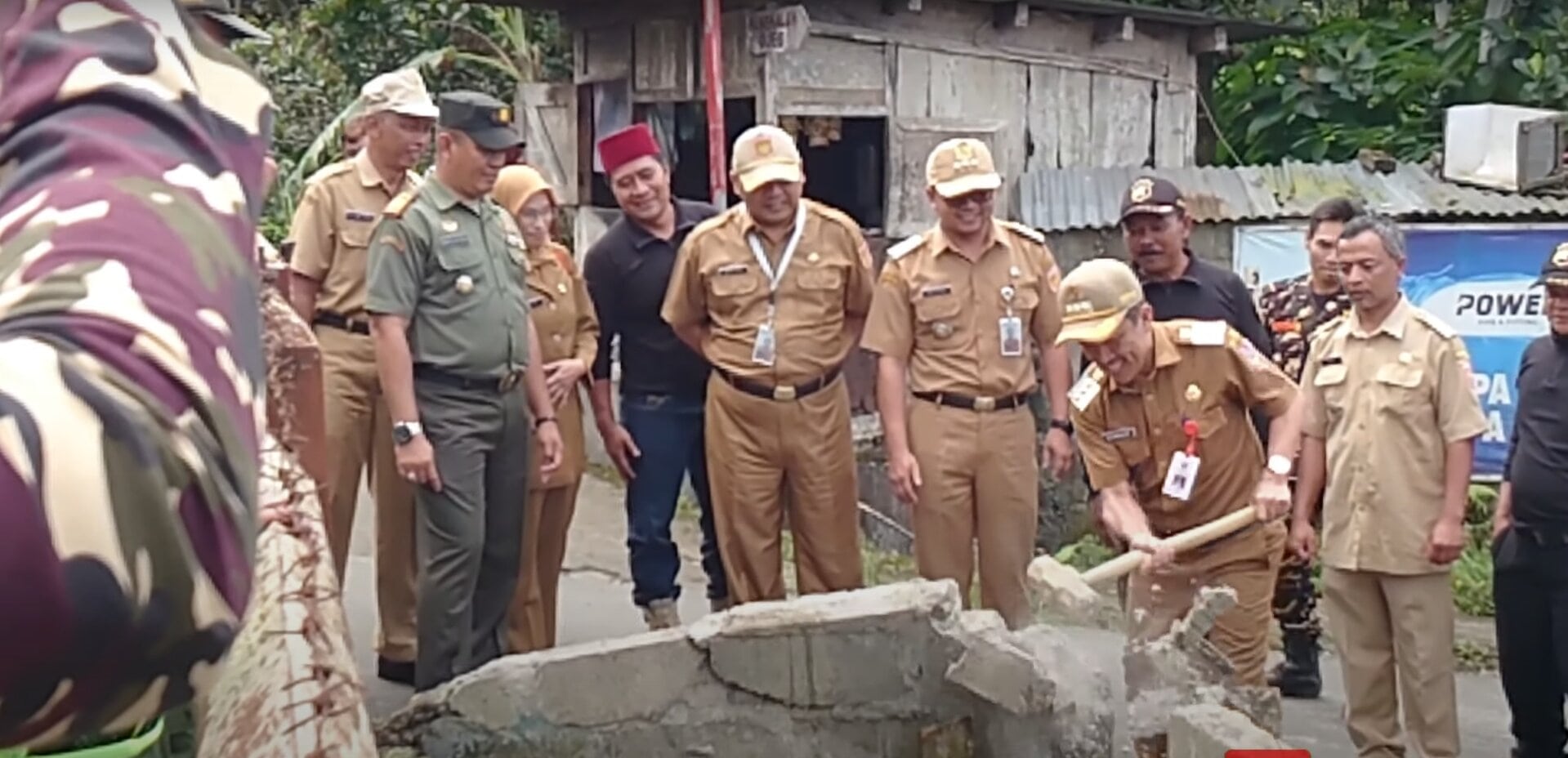 pembongkaran-jamban-helikopter-di-desa-maron-kecamatan-garung-kabupaten-wonosobo