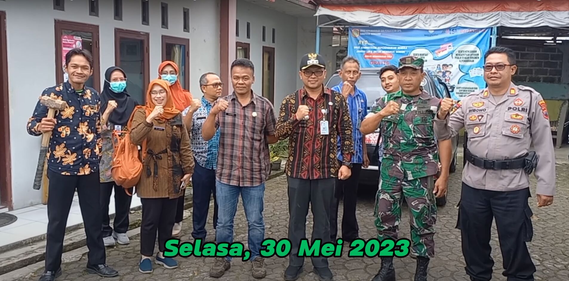pembongkaran-tempat-buang-air-sembarangan-jamban-helikopter